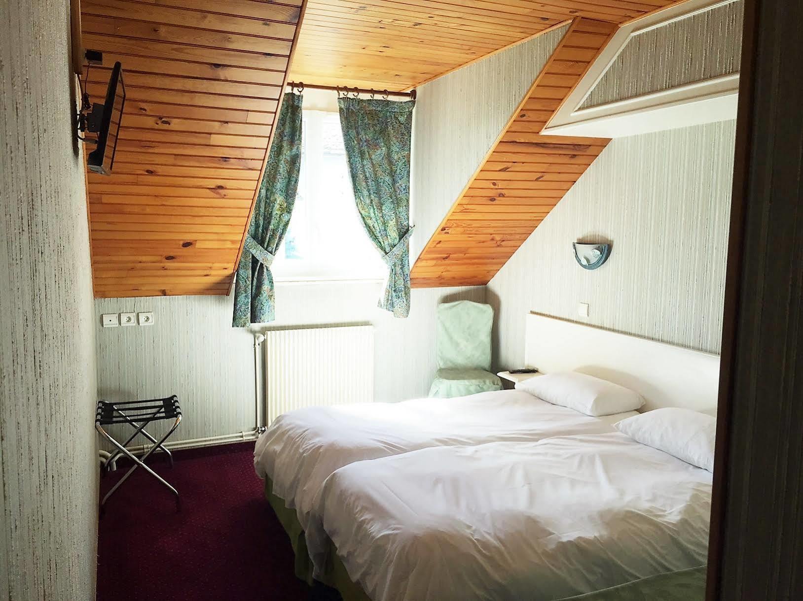 Hotel Le Rocher Blanc Albaret-Sainte-Marie Exterior photo