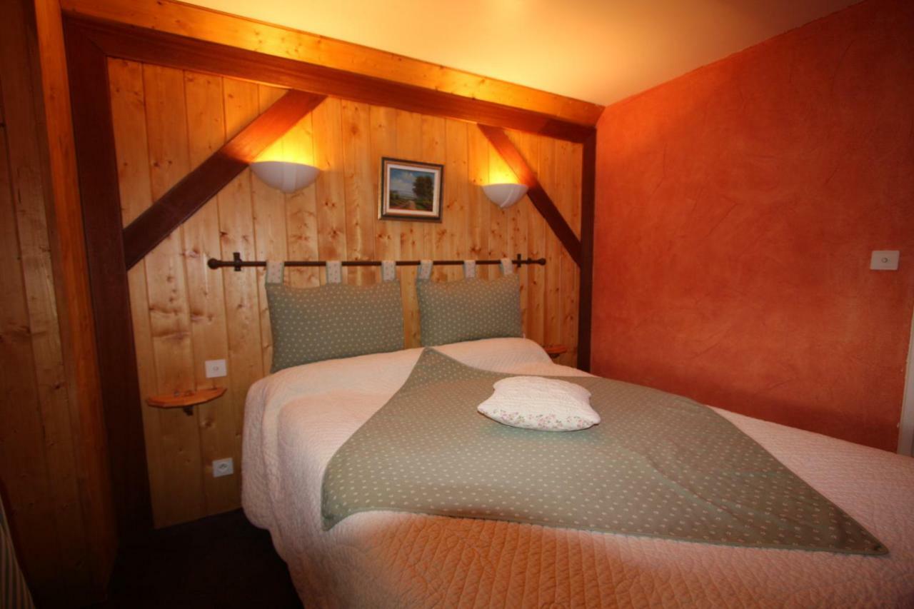 Hotel Le Rocher Blanc Albaret-Sainte-Marie Exterior photo